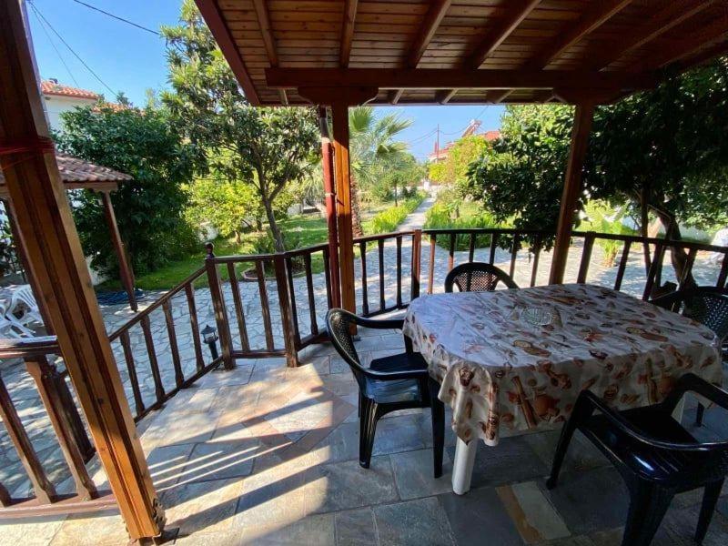 Menelaos Apartments ليفوكاسترو المظهر الخارجي الصورة
