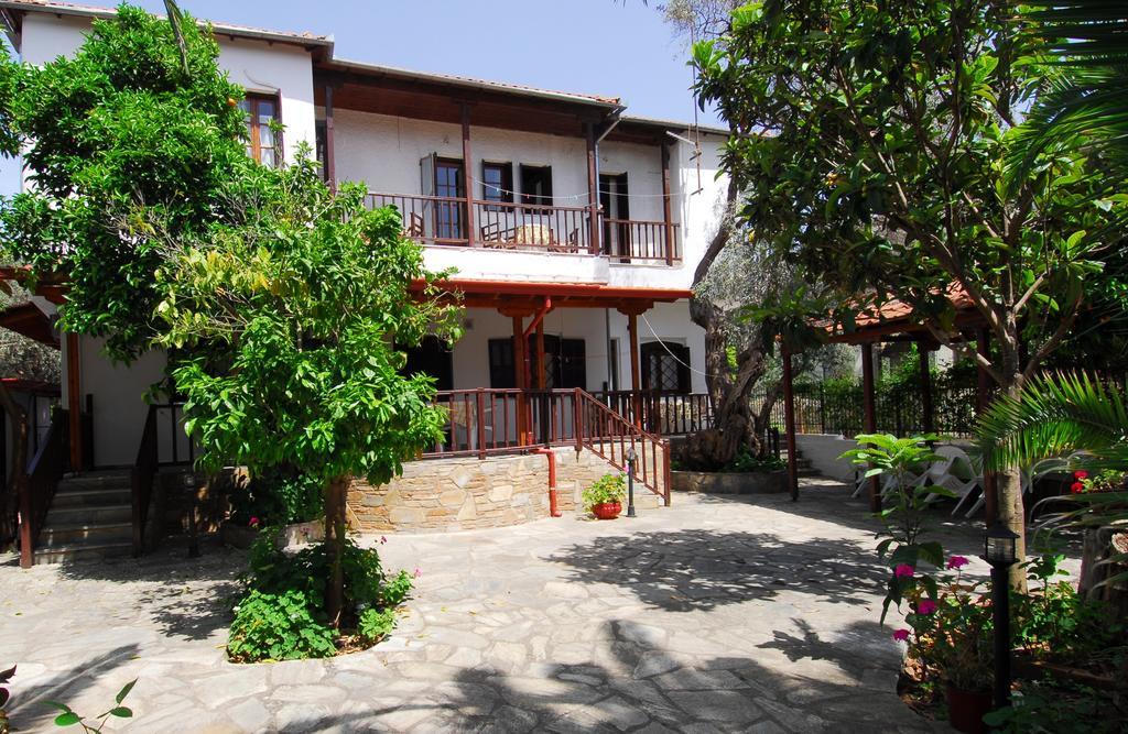 Menelaos Apartments ليفوكاسترو المظهر الخارجي الصورة